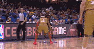 篮球篮网明星球员强调团结：我们是一支队伍（篮网核心强调团结：我们是一体）