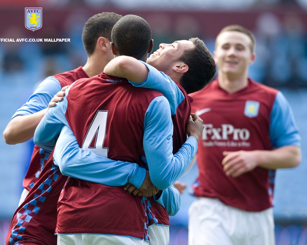 斯基拉：尤文正在研究冬窗签中卫，但补强中场依然是主要目标（斯基拉：尤文冬窗考虑引进中卫，中场补强仍是首要任务）