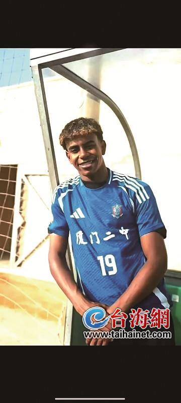 德甲战报：勒威林造三球，斯图加特4-0十人云达不莱梅（德甲：勒威林参与三球，斯图加特4-0大胜10人云达不莱梅）