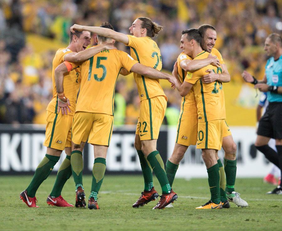 英超前瞻：曼城剑指三分紧追榜首，桑德兰变阵挑战强敌（英超前瞻：曼城力争三分逼近榜首，桑德兰变阵硬碰强敌）