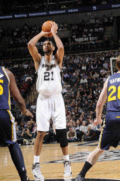 维尼修斯晒观看解放者杯决赛照片，随后庆祝母队弗拉门戈夺冠（维尼修斯晒解放者杯决赛观赛照，随即庆祝母队弗拉门戈夺冠）