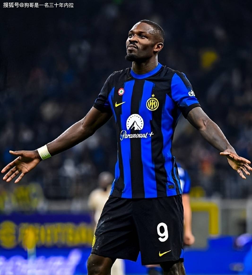 雷霆狂胜49分追平历史最佳开局，攻防效率值断层领跑联盟（雷霆49分大胜追平历史最佳开局，攻防效率一骑绝尘领跑全联盟）