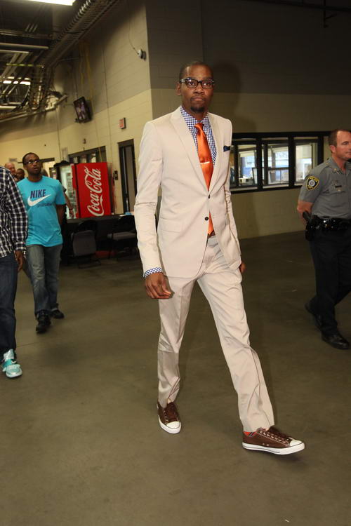 拜仁连续20场德甲进球超过2球，追平13／14赛季瓜帅的纪录（拜仁德甲连续20场单场进球超2球，追平13／14赛季瓜帅纪录）