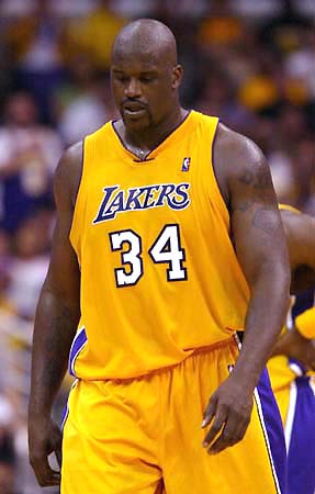 欧冠红黑榜：格纳布里领衔红榜，亚马尔、伊萨克进入黑榜（欧冠红黑榜出炉：格纳布里领跑红榜，亚马尔与伊萨克上黑榜）