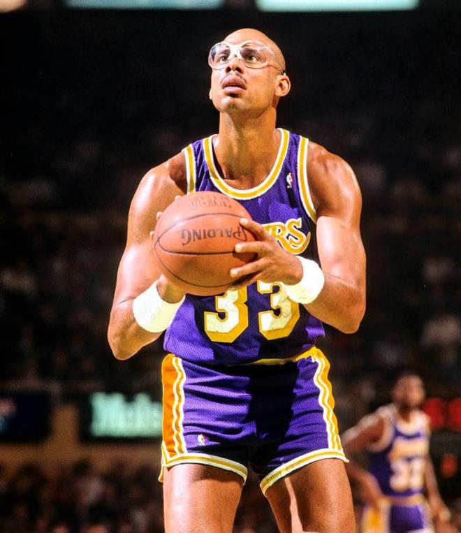 双状元双杀掘金！浓眉31+9对决约基奇 弗拉格33分准三双拒逆转（两状元联手击败掘金！浓眉31+9对飙约基奇，弗拉格33分准三双拒绝翻盘）