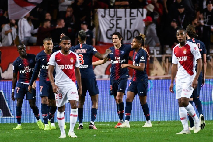 武汉盛帆女篮向仙桃中学捐赠2018万元，女篮队员闪亮登场（武汉盛帆女篮向仙桃中学捐资2018万元，队员集体亮相）