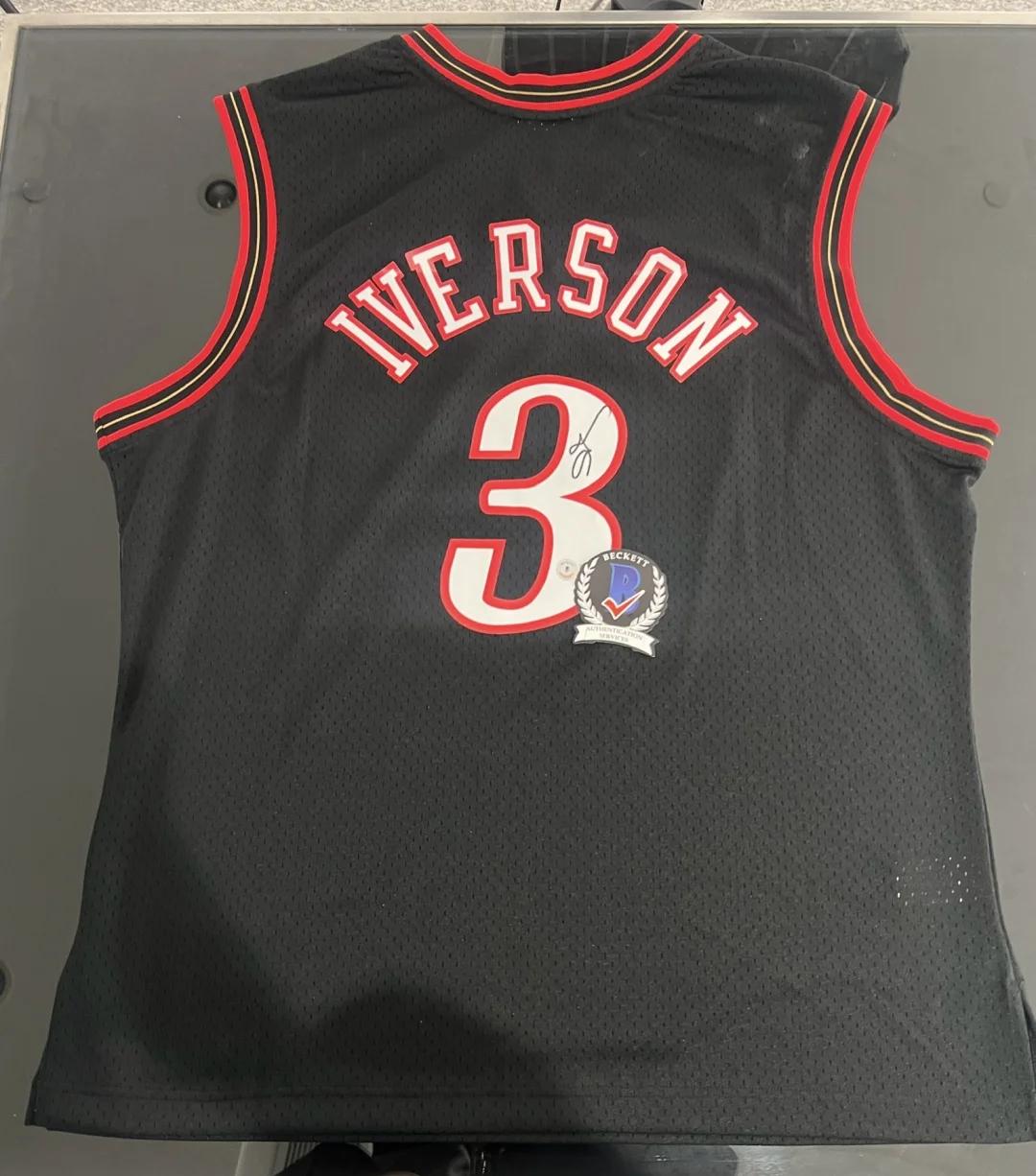 汉堡官方：格拉策尔右大腿肌肉纤维撕裂，将缺阵今年剩余比赛（汉堡官宣：格拉策尔右大腿肌肉纤维撕裂，无缘今年剩余所有比赛）