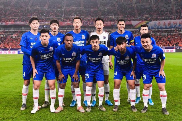 球员：我就轻轻一抬腿（球员解释：我不过是抬了下腿而已）