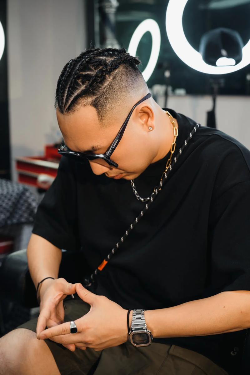 西甲前瞻：塞维利亚遭遇联赛三连败，奥萨苏纳客场战绩惨淡（西甲前瞻：塞维利亚陷三连败低潮，奥萨苏纳客场表现低迷）