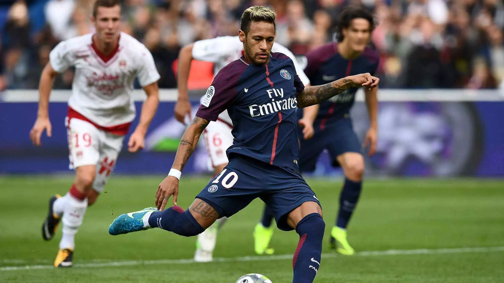 铜梁龙官方：下赛季球衣为主红客白，欢迎球迷投票27赛季球衣（铜梁龙官宣：下季球衣主红客白，27赛季款式向球迷开放投票）