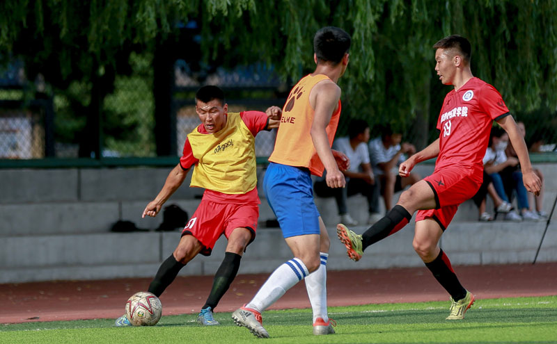 大博阿滕：我觉得我弟弟不配拥有现在的成功，我们一直合不来（大博阿滕直言弟弟不配现今成就：兄弟关系长期失和）