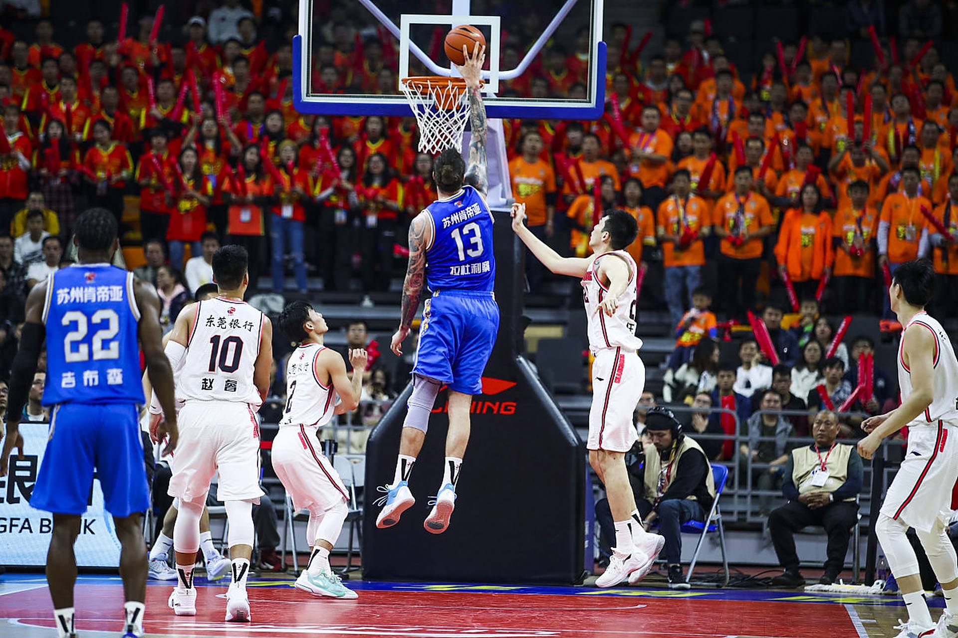 瓦伦西亚主席：大家的沮丧可以理解，但骂我家人没有意义（瓦伦西亚主席：理解沮丧情绪，但请不要辱骂我的家人）