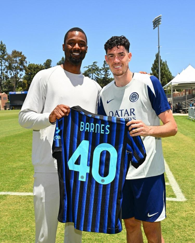 巴萨训练氛围非常好（巴萨训练场氛围极佳）