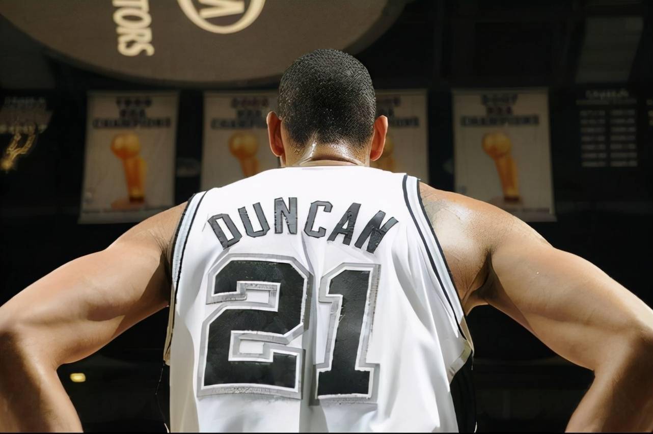 莱万：我们踢得有点松懈，我很久没有在这么差的场地踢球了（莱万直言球队略显松懈：许久未在如此糟糕的场地比赛）