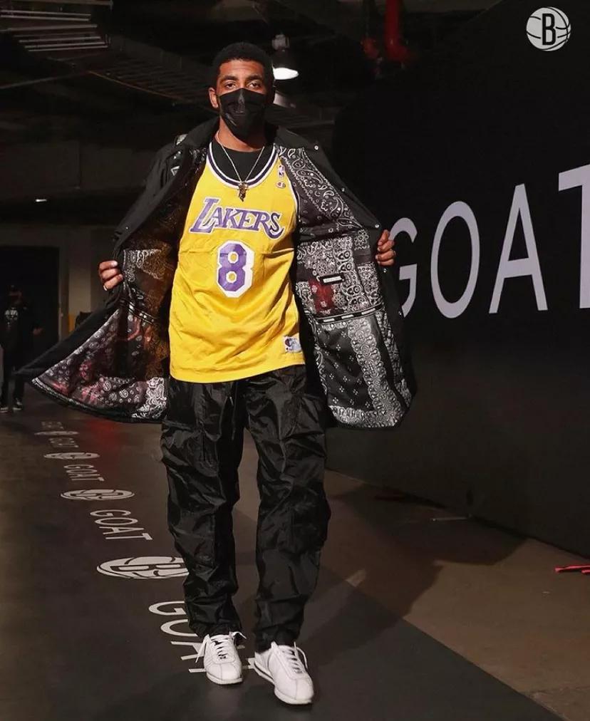 阿森纳新赛季第二客场球衣发布：灵感来自海布里球场（阿森纳发布新赛季二客球衣：灵感源自海布里球场）