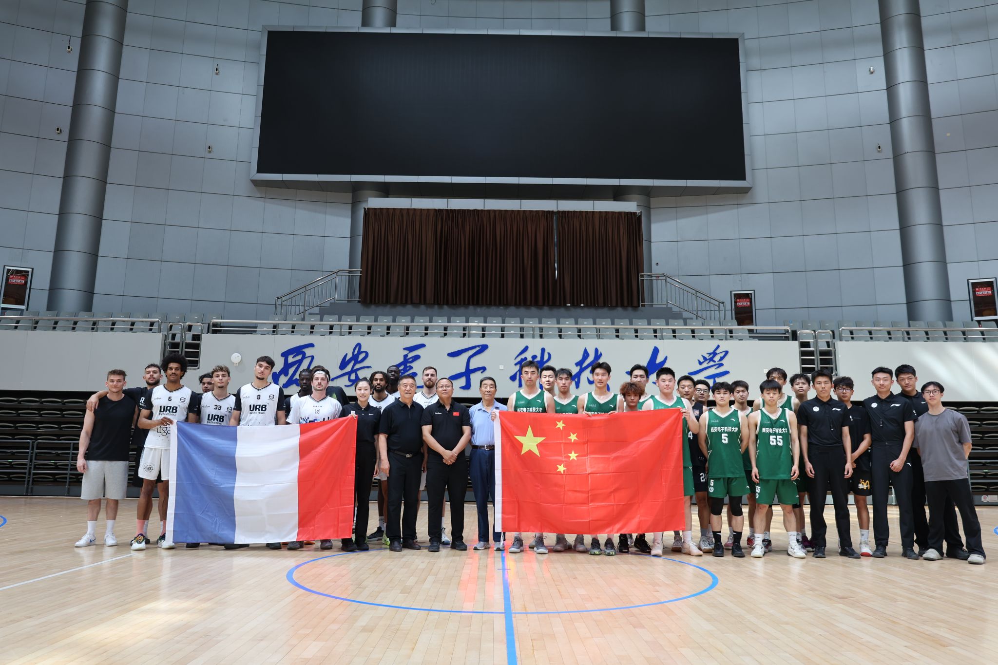 莫斯克拉：人们梦想赢得欧冠是正常的，但现在是11月赛季还长（莫斯克拉：渴望欧冠夺冠很正常，但现在才11月，赛季仍很漫长）