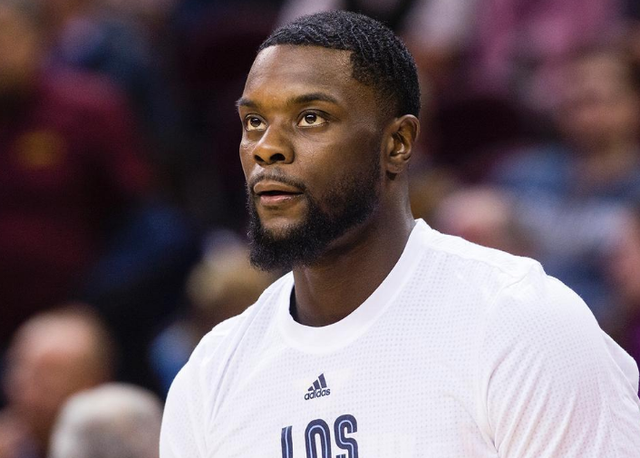 手感不佳！希罗半场11中2拿10分，正负值-14全场最低（状态低迷！希罗半场11投仅2中取10分，正负值-14全场垫底）