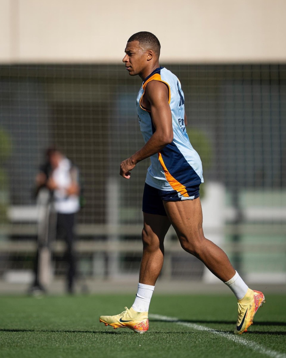 防守端连续抢断，节奏被带飞（防守连续断球，比赛节奏加速）