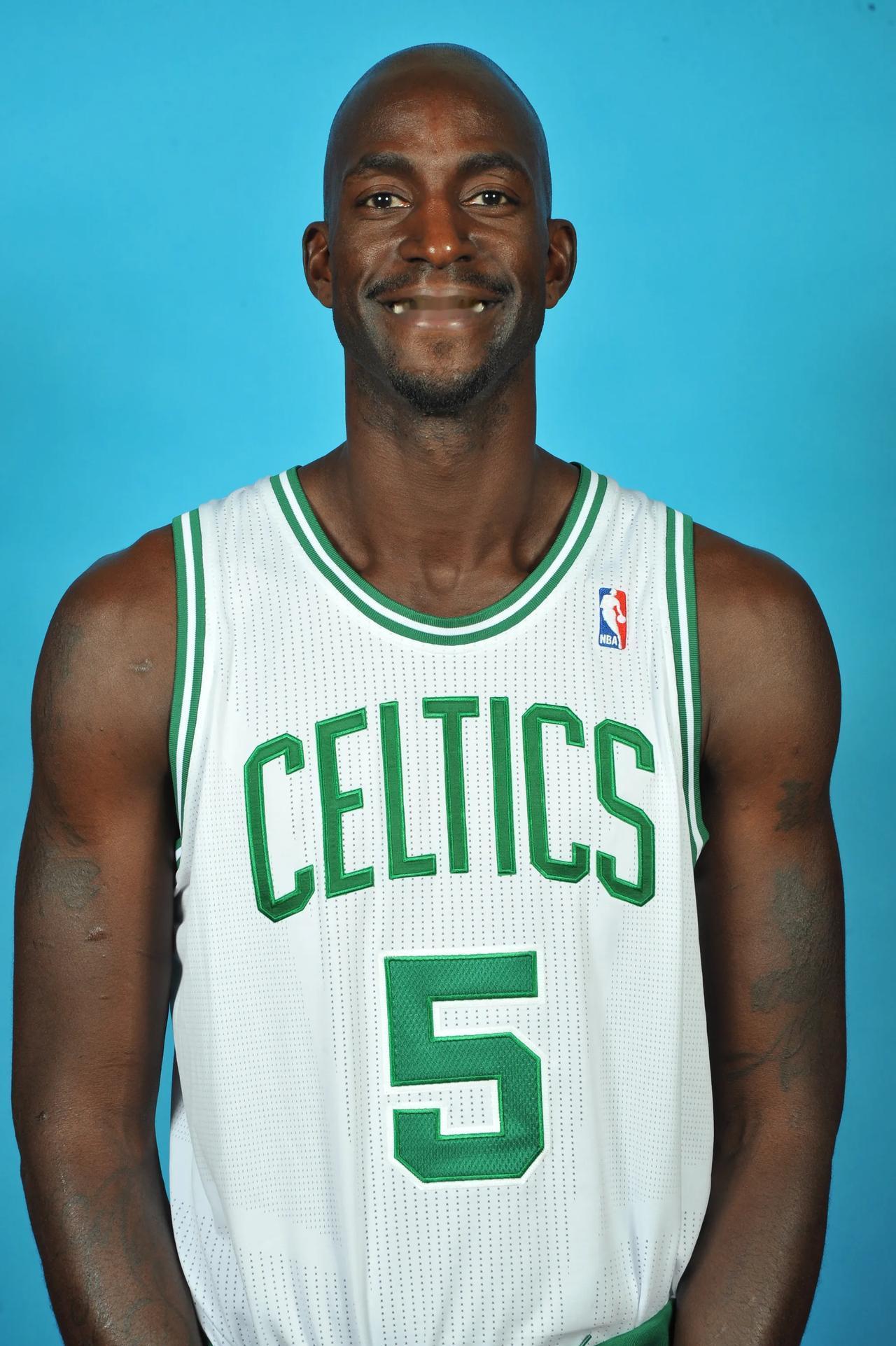 英媒：拜仁有意费耶诺德右后卫里德，但将面临英超俱乐部竞争（英媒称拜仁相中费耶诺德右后卫里德，恐遭英超球队争抢）